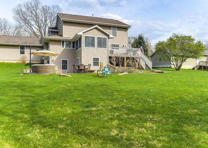 W/ Private Yard & Fire Pit Table!